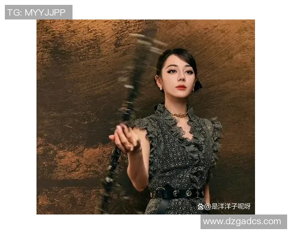 迪丽热巴与外国足球球星共度时光 引发社交媒体热议与粉丝关注